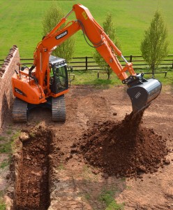 Doosan-Excavator-DX140LCR-3-Bucket-Wall-Construction-DSC_0569_130607