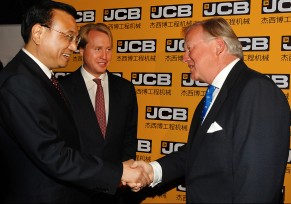 His Excellency Li Keqiang, Premier of the People's Republic of China, meets JCB Chairman Lord Bamford. Looking on is Lord Bamford's son, JCB Director Jo Bamford
