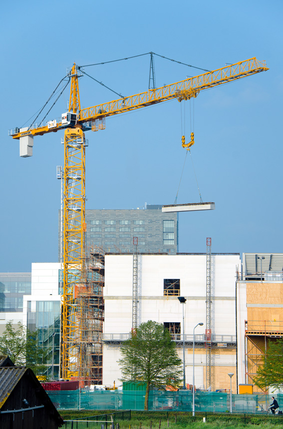 news_2014_08_15_tower-crane-1000-ec-h-40-netherlands