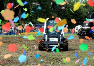 bobcat-at-fair-1.jpg_Interflow - JPG - Fit to Box_600_500_true