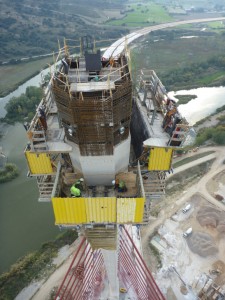 doka-espac3b1a-pilono-inclinado-mc3a1s-alto-de-europa