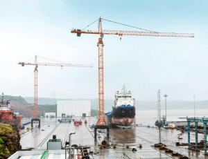liebherr-tower-cranes-200ec-h-shipyard-india-72dpi-landscape_img_710