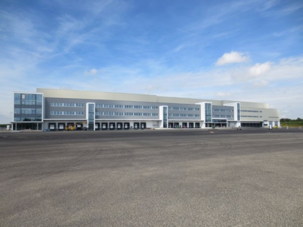 liebherr-logistics-center-oberopfingen-germany-1_img_710