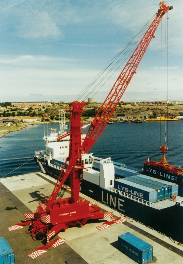 news_2014_11_19_liebherr-1974-market-entry-harbour-cranes_img_710
