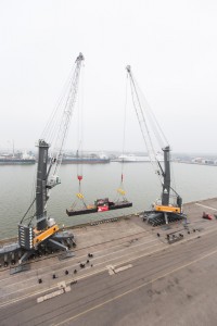 liebherr-lhm-600-mobile-harbour-cranes-heavy-duty-tandem-lift-katoen-natie-belgium-72dpi