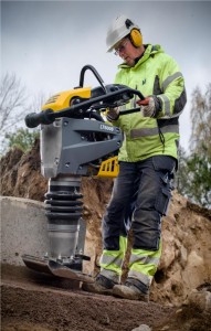 The Atlas Copco LT6005 at work in a trench.