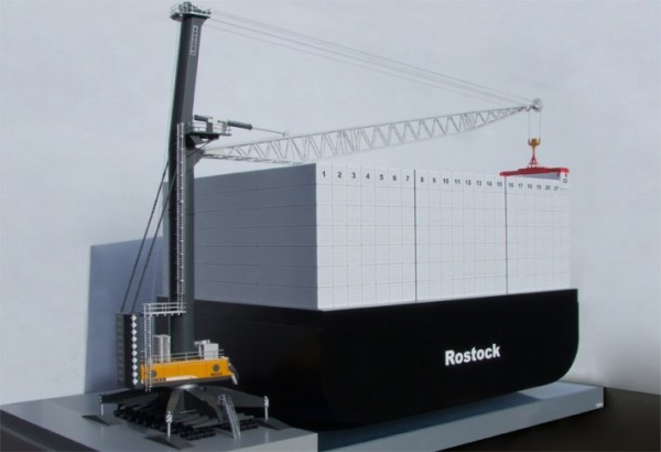 liebherr-lhm-800-mobile-harbour-crane-22-container-rows-across-72dpi_img_710