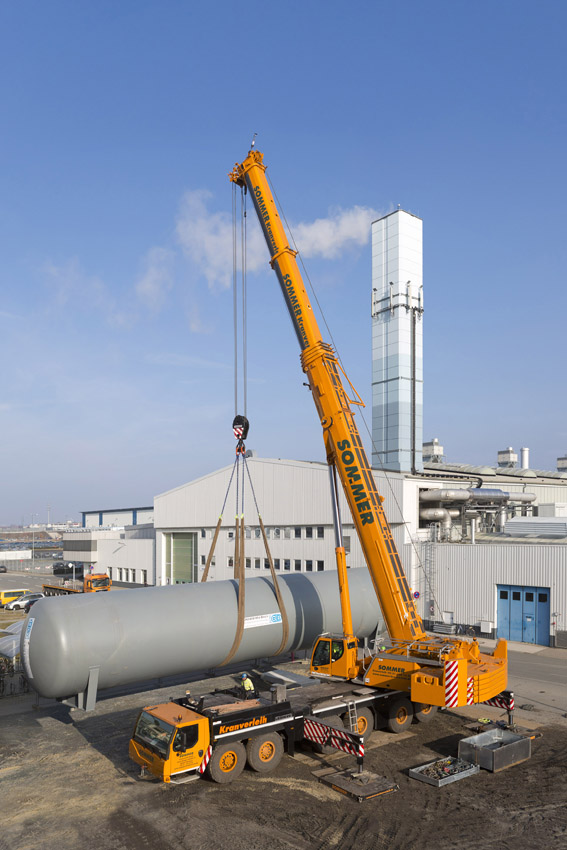 liebherr-ltm1300-6-2-sommer-tank-vertical-72dpi