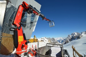 Fassi-F425RA.2.24-articulated-crane-on-Mont-Blanc