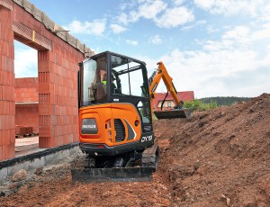 Doosan_MEX_DX19-Grading-Bucket-Construction-140710_IMG_1987