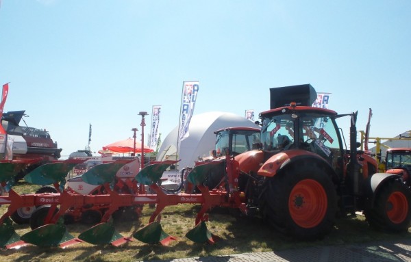 Arados-de-Ovlac-destacados-en-la-feria-AgriPlanta-en-Rumanía--940x600
