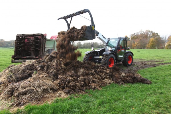 Bobcat-Telescopic-Handler-TL358+Agri-Grapple-Farm-Bucket-IMG_3455_141120