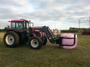 Rose_tractor_bale_
