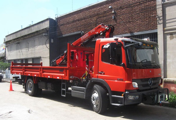 Fassi-gruas-en-Uruguay-para-UTE-por-Manger
