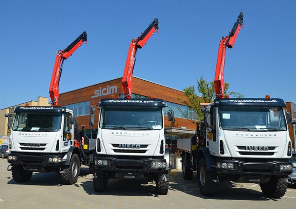 Fassi-loader-crane-build-natural-gas-pipeline-peru
