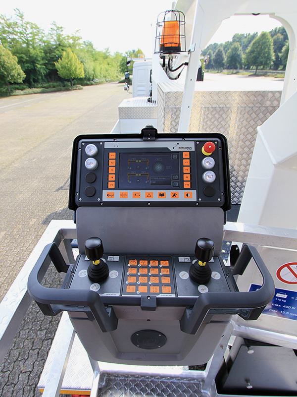 Cockpit_206_03_klein