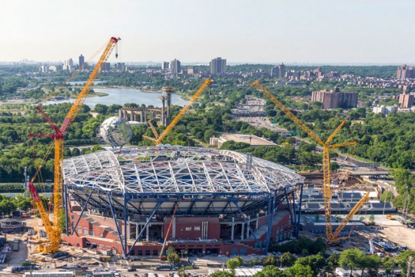 liebherr-lr-crawler-cranes-buckner-stadium-96dpi