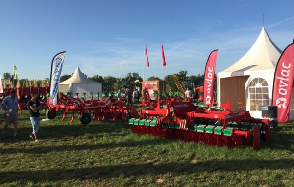 arados-y-equipos-OVLAC-en-innovagri-2015-francia-940x600