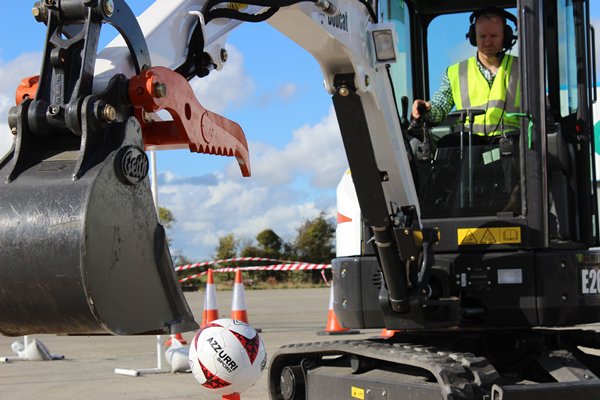Neil-Delamare-takes-on-the-Bobcat-Challenge.jpg_Interflow - JPG - Fit to Box_600_500_true