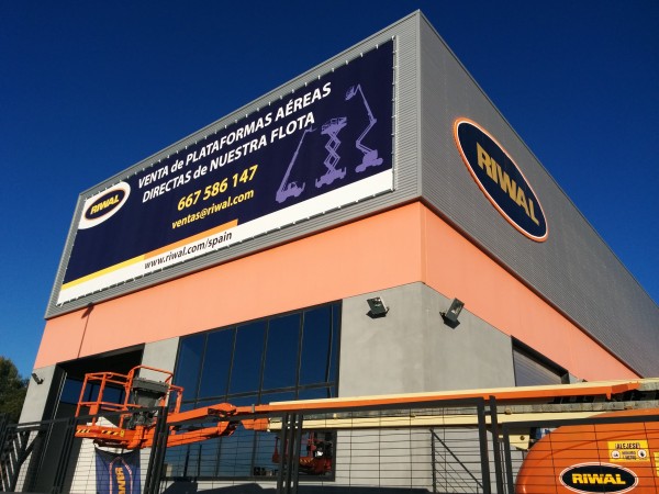 Press release - Riwal opens first used equipment showroom