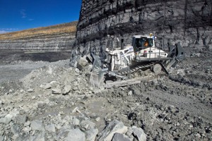 liebherr-crawler-tractor-pr776-coal-mine-australia-72dpi