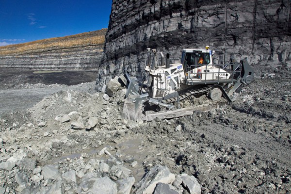 liebherr-crawler-tractor-pr776-coal-mine-australia-72dpi