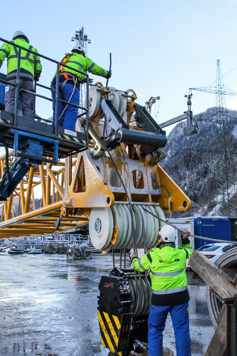 liebherr-fibre-rope-crane-lr1200-72dpi