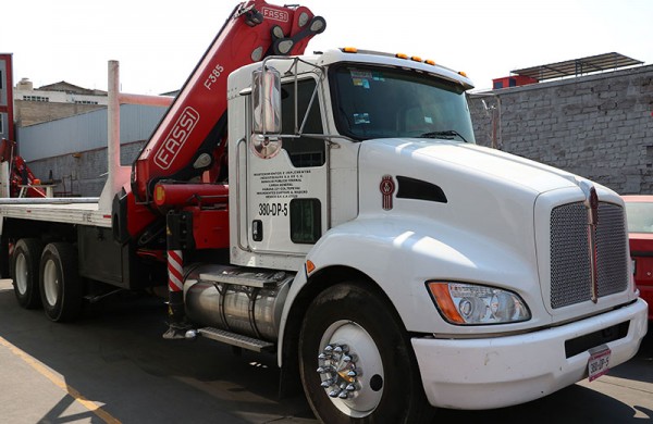 A-heavy-duty-Fassi-articulated-crane-for-Mexican-company