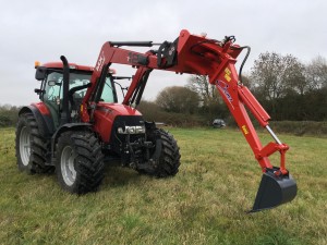 Brazo excavadora sobre cargador de tractor 1