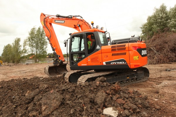 Doosan-Excavator-DX140LC_5-150903_IMG_2768