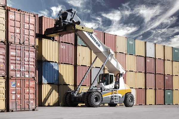 liebherr-lrs-545-reachstacker-port-of-ravenna-italy-3