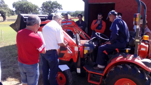 noticias-maquinaria-catron-internacional-entrega-caceres