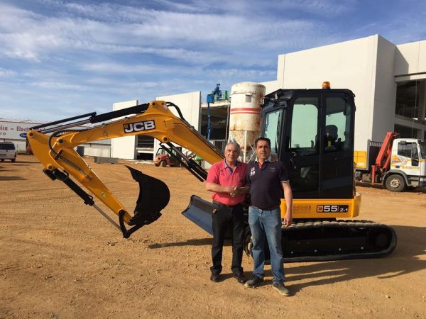 noticias-maquinaria-entrega-jcb-cydima