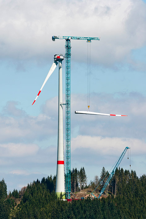 noticias-maquinaria-liebherr-top-slewing-cranes-ec-b-enercon-72dpi