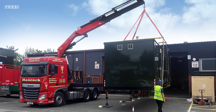 noticias-maquinaria-Fassi-crane-F660RA2-25-he-dynamic-handling-kiosks-in-the-UK
