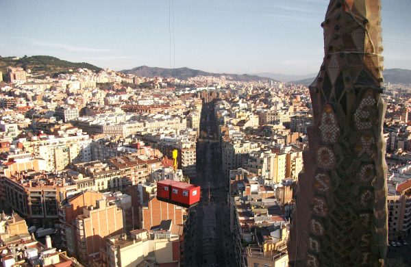 noticias-maquinaria-himoinsa_sagradafamilia02