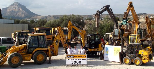 noticias-maquinaria-entrega-5-000-jcb