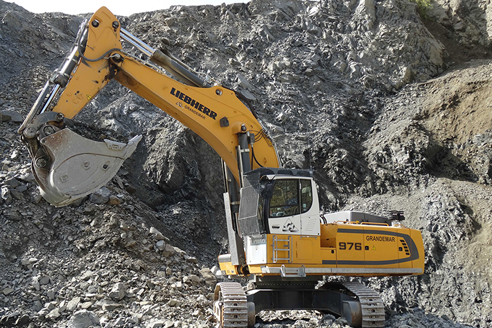 liebherr-crawler-excavator-r976-grandemar-01-72dpi