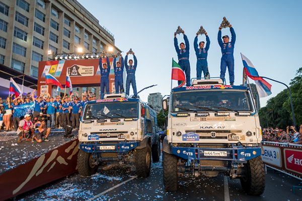 noticias-maquinaria-liebherr-kamaz-master-winners-dakar-2017-96dpi
