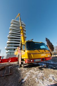 Grove GMK5250L gives one German city a pool with a view