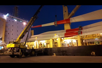 noticias-maquinaria-Grove-rough-terrain-cranes-improve-efficiency-at-Chilean-pellet-plant