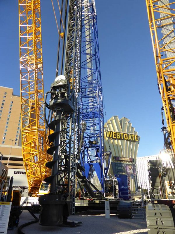 noticias-maquinaria-liebherr-conexpo-lr1300