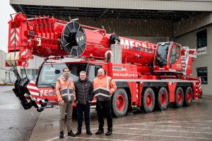 noticias-maquinaria-liebherr-ltm-handover-megalift-72dpi