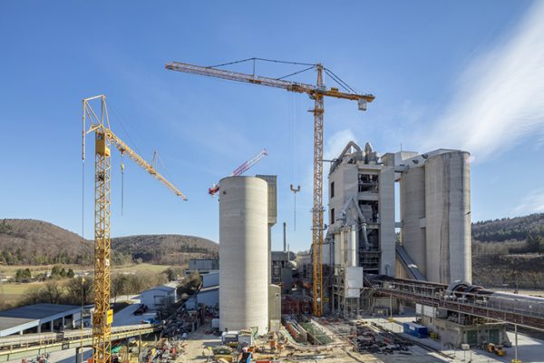 noticias-maquinaria-liebherr-towercranes-1000ec-h-schelklingen-96dpi
