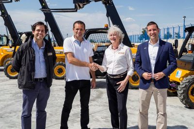 De izqda. a dcha. Manuel Rey (Walkia), Raúl Ferreiro (Rentaire), Brunhilde Rygiert y George Heining (JCB)