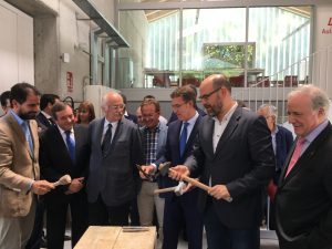 noticias-maquinaria-Los representantes de la patronal y los sindicatos comentan con Feijoo y el arquitecto Lopez Cotelo los oficios del sector