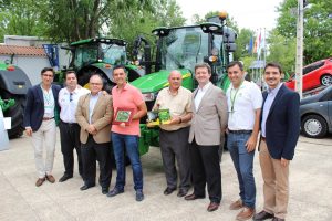 noticias-maquinaria-johndeere-entrega-5r9r