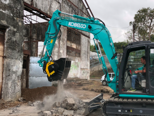 noticias-maquinaria-cuchara trituradora -mbcrusher