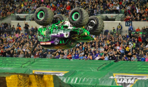 noticias-maquinaria-bkt-monster-jam