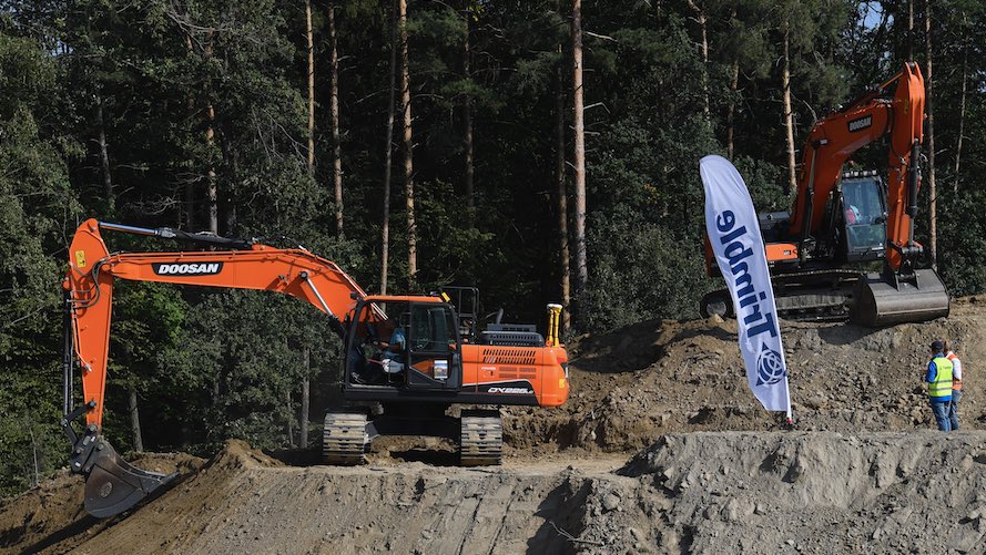 noticias-maquinaria- Xsite-doosan-trimble